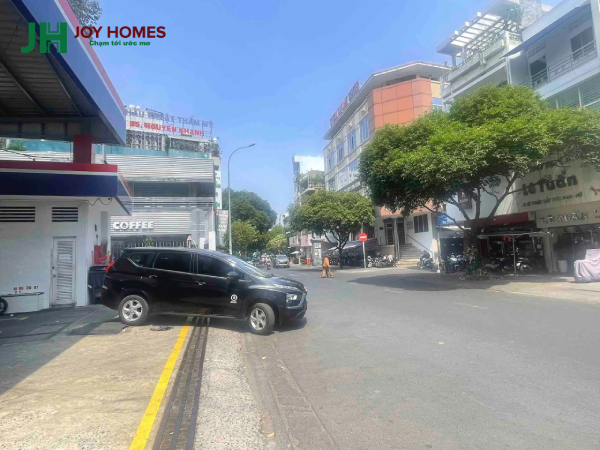 Mat tien nha rieng duong o to